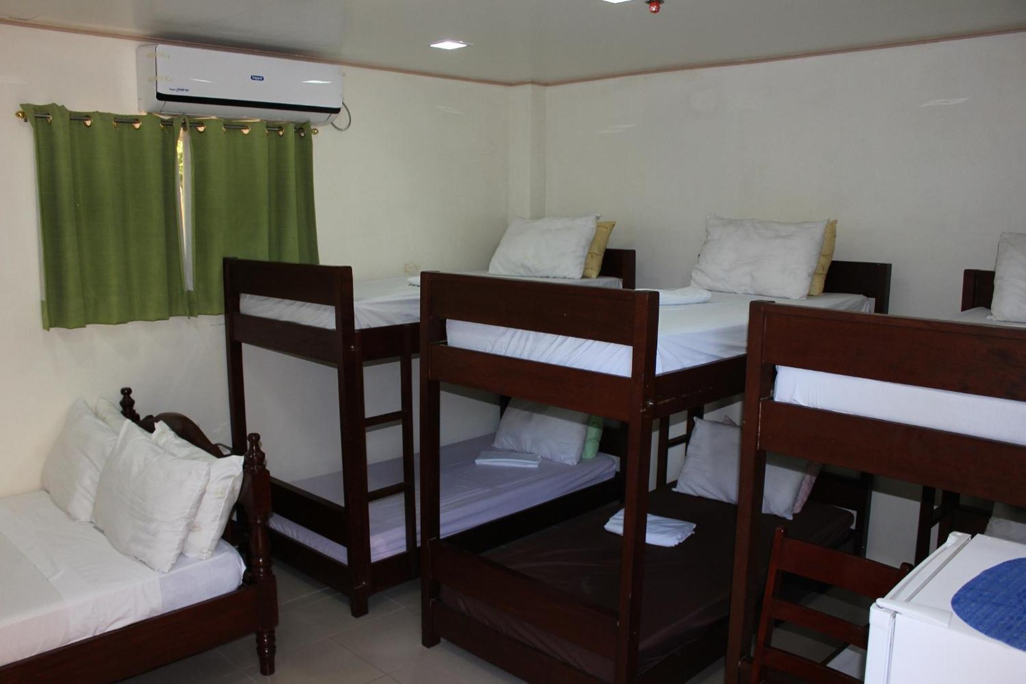Blue Lagoon Inn & Suites Puerto Princesa Exteriör bild