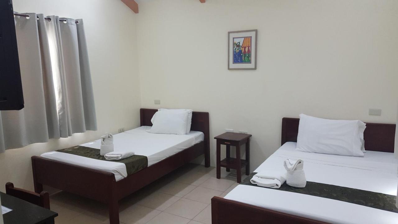 Blue Lagoon Inn & Suites Puerto Princesa Exteriör bild