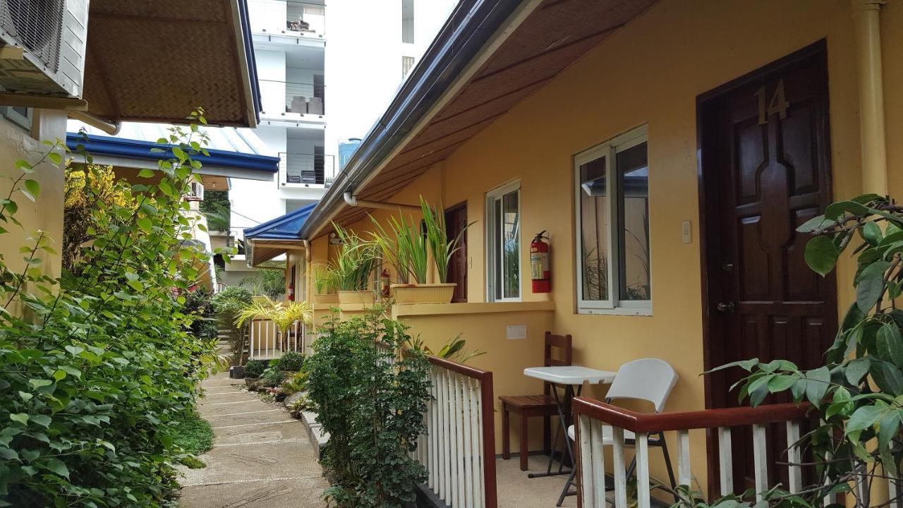 Blue Lagoon Inn & Suites Puerto Princesa Exteriör bild