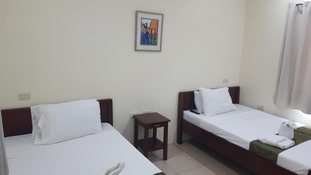 Blue Lagoon Inn & Suites Puerto Princesa Exteriör bild