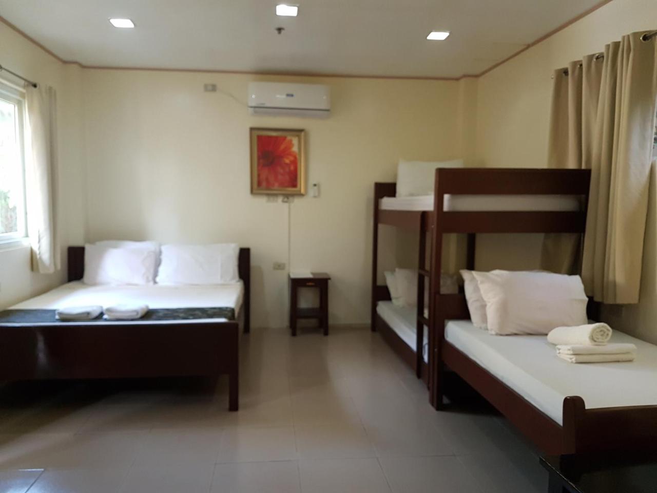 Blue Lagoon Inn & Suites Puerto Princesa Exteriör bild