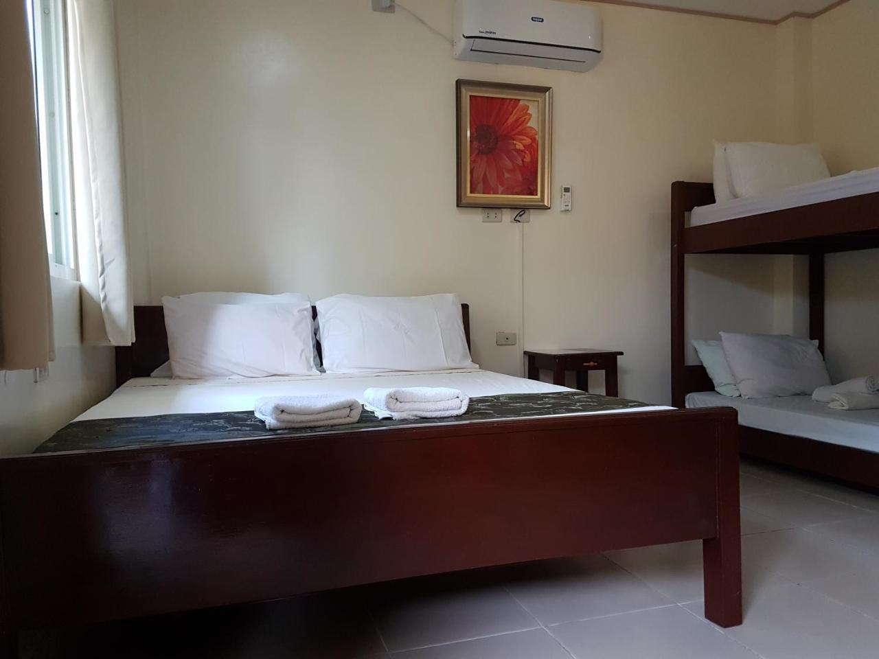 Blue Lagoon Inn & Suites Puerto Princesa Exteriör bild
