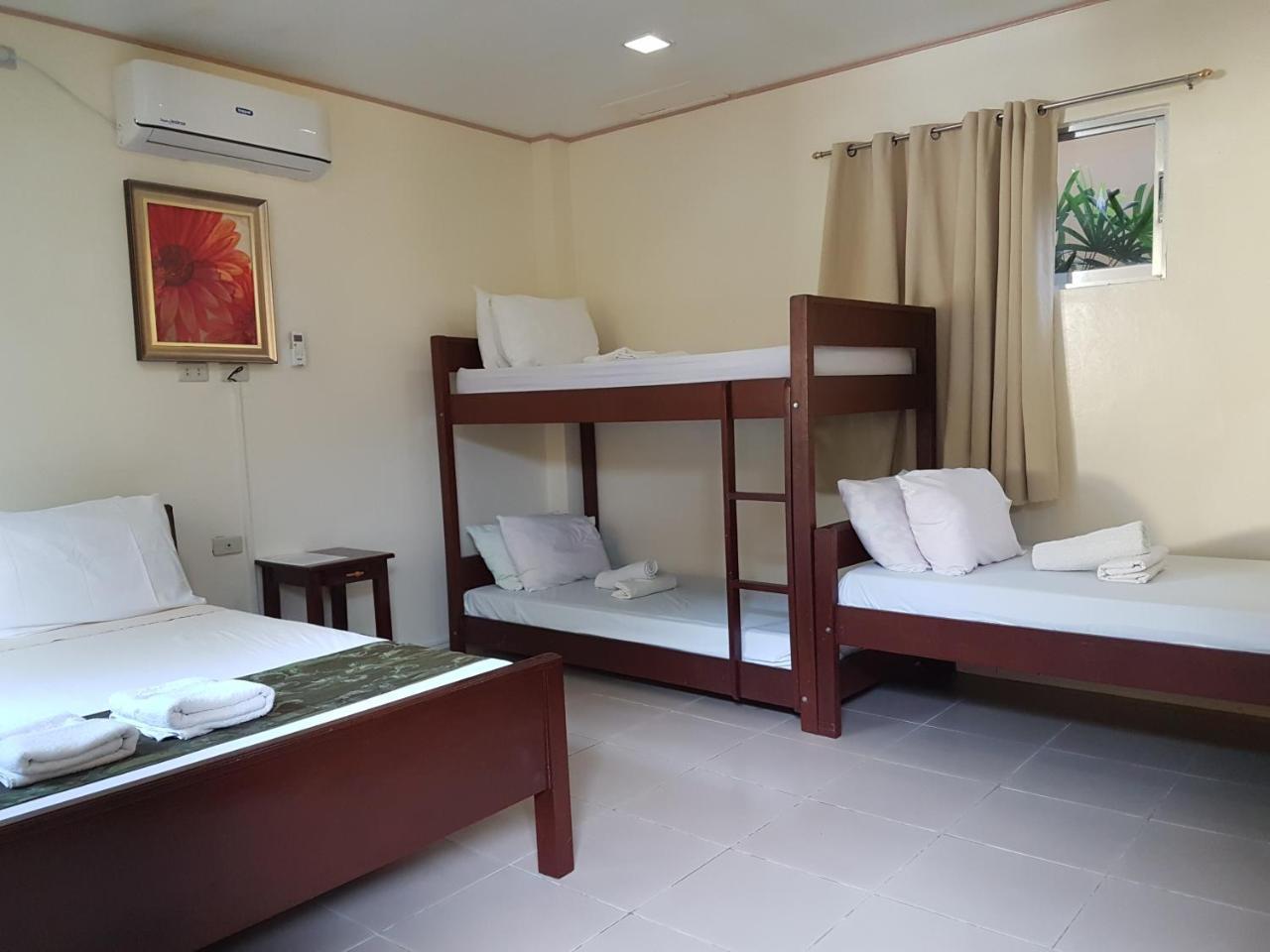Blue Lagoon Inn & Suites Puerto Princesa Exteriör bild