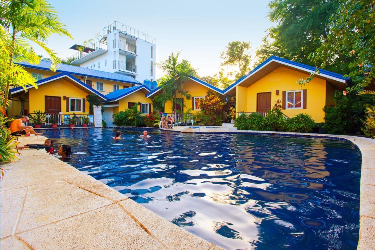 Blue Lagoon Inn & Suites Puerto Princesa Exteriör bild
