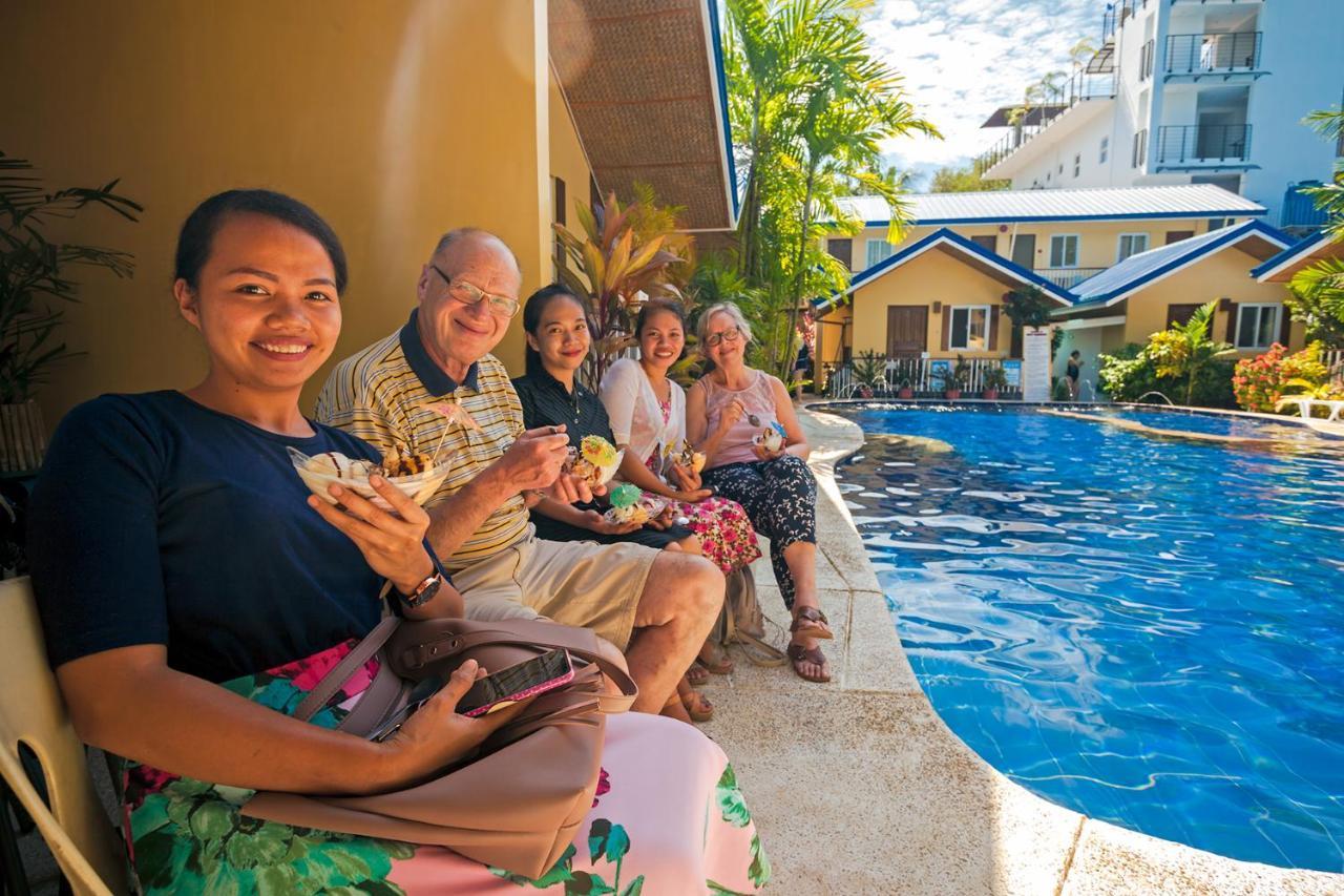 Blue Lagoon Inn & Suites Puerto Princesa Exteriör bild